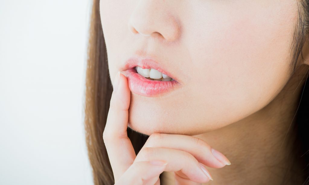 【医師監修】唇の端が痛い・・・！ ～ 口角炎の原因とは ～ | 医師が作る医療情報メディア【medicommi】