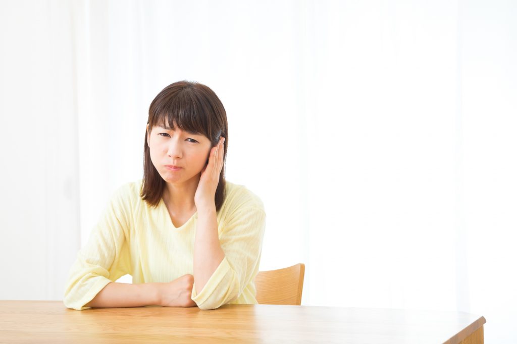 【医師監修】耳がこもるのはなぜ? どうすればこもる状態を解消できる? | 医師が作る医療情報メディア【medicommi】