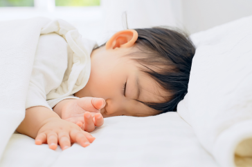 子供や赤ちゃんも疲れるといびきをかくの？ 要注意ないびきのサインって？