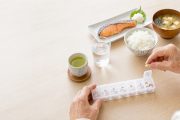薬を服用している人の食事で注意したいこととは。食品との飲み合わせと安全な食生活